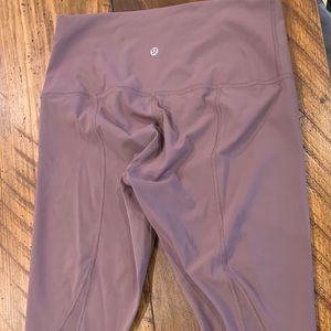 Lululemon wonder under scalloped capris